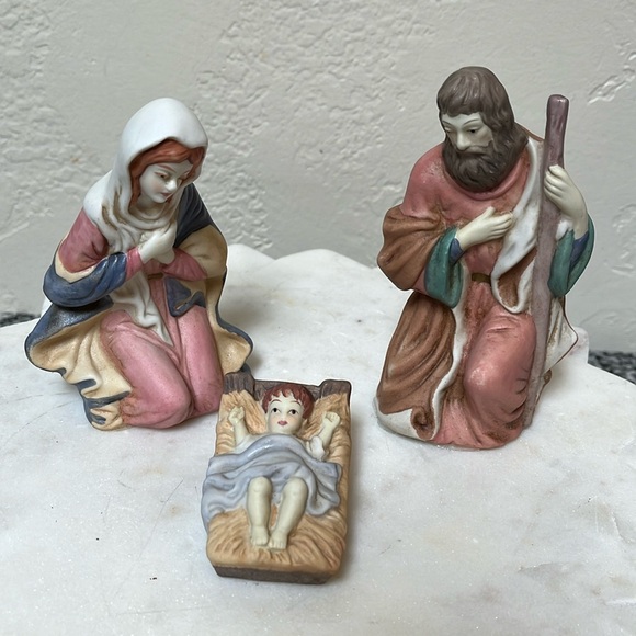 Vintage Christmas Nativity 5 Piece Set Porcelain - Picture 3 of 14